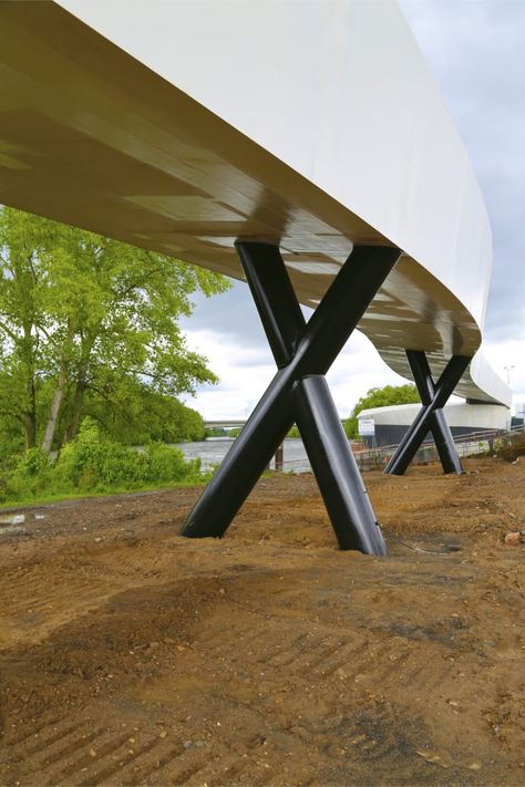 Schneider + Schumacher, Jörg Hempel, Helen Schiffer · Pedestrian bridge with cycle path over the oil terminal harbour Bridges Architecture, Bridge Support, Tree Support, Landscape Structure, Path Design, Park Landscape, Glass Railing, Pedestrian Bridge, Bridge Design