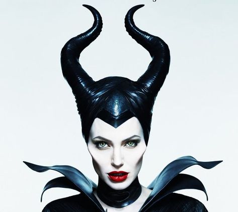 Maleficent Makeup, Maleficent Art, Maleficent 2, Angelina Jolie Maleficent, Maleficent Movie, Halloweenský Makeup, Evil Fairy, Kostuum Halloween, Masque Halloween