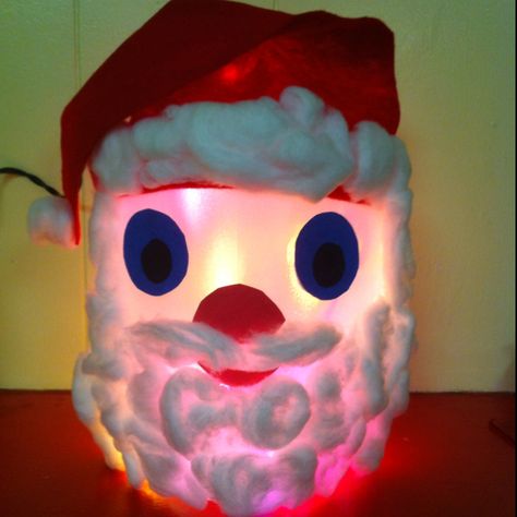 Santa from a milk jug. Milk Jugs Christmas, Milk Carton Crafts, Kids Christmas Crafts, Milk Jug Crafts, Kids Milk, Pinterest Christmas, Upcycle Crafts Diy, Friend Crafts, Christmas Arts And Crafts