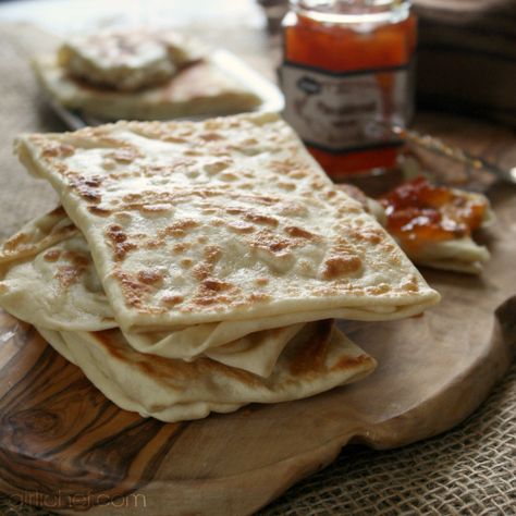 Moroccan Starters, Moroccan Flatbread, Stuffed Flatbread, Moroccan Bread, Morocco Food, Moroccan Cooking, Flat Breads, Fry Bread, Flatbread Recipes