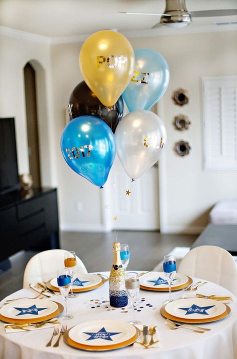 New Year's Eve Party Table - Black Gold Blue Centerpiece With Balloons, Party Table Decoration Ideas, Champagne Bottle Sparklers, Champagne Centerpiece, Bottle Sparklers, Glitter Champagne Bottles, Wine Bottle Centerpieces, Bottle Centerpieces, Glitter Champagne