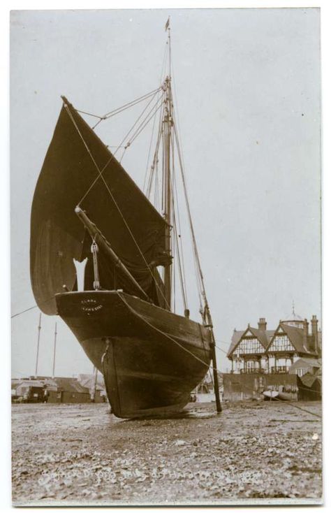 Mersea Museum Smack CLARA Colchester, on the Hard at ... Mersea Island, Colchester Essex, Great Yarmouth, Isle Of Wight, Boat Building, Yacht Club, Museum Collection, Deep Sea, Sailing Ships