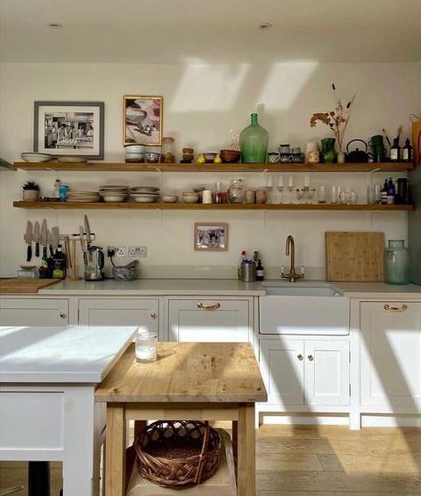 Kitchen With Open Shelving, Cosy Kitchen, Classic Kitchen, Beautiful Chair, Kitchen Inspo, Open Shelves, Kitchen Shelves, Beautiful Interiors, House Inspo