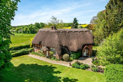 Cottage With Pool, Amaryllis Bouquet, Cottages Uk, Cottages With Pools, Fairy Tale Cottage, Red Amaryllis, Luxury Bouquet, Letterbox Flowers, Inglenook Fireplace