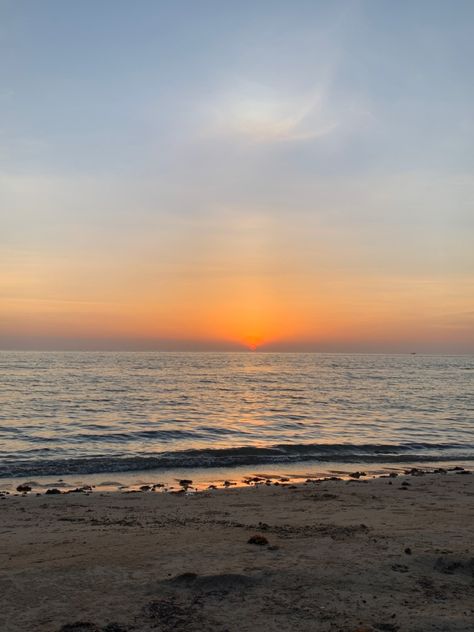 This beatiful beach is located onthe westren region of Saudi Arabia Saudi Arabia Beach, Moon Beach, Beach Video, Beach Background, Jeddah, Beach Aesthetic, Saudi Arabia, Beautiful Beaches, Water