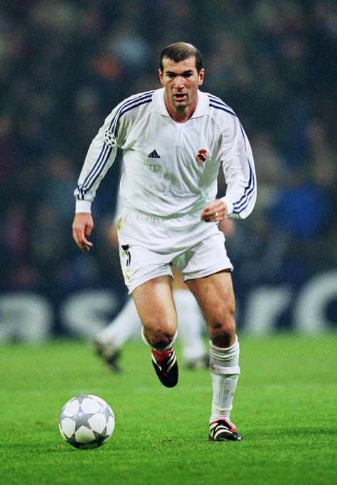 https://flic.kr/p/oPD3Zr | 1802217P R MADRID V PANATHINA | 4 Dec 2001:  Zinedine Zidane of Real Madrid in action during the UEFA Champions League Second Phase Group C match between Real Madrid and Panathinaikos at the Bernabeu in Madrid, Spain.  Mandatory Credit: Michael Steele /Allsport Zinedine Zidane Wallpapers, Logo Del Real Madrid, Zidane Real Madrid, Real Madrid Legends, Real Madrid Cake, Zinedine Zidane Real Madrid, Real Madrid Goal, Madrid Football Club, Real Madrid Football Club