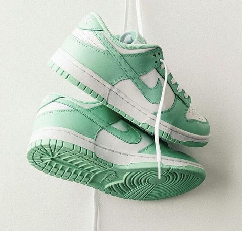 Dunk Colorways, Nike Dunk Low Green Glow, Dunk Green, Nike Sb Low, Nike Women Outfits, Dunk Low Nike, Nike Sb Dunks Low, Nike Sb Dunk, Nike Sb Dunks