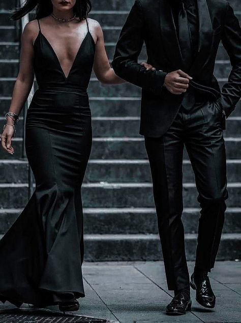 Aesthetic mafia couple outfits Italian Mafia Women, Mafia Wives, Foto Cowgirl, Mafia Families, Ball Aesthetic, Gentleman Aesthetic, Words Of Affirmation, Aesthetic Women, Feminine Aesthetic