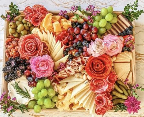 Grazing Food, Birthday Party Snacks, Christmas Platter, Antipasto Platter, Party Food Buffet, A Charcuterie Board, Charcuterie Inspiration, Charcuterie Platter, Cold Cuts