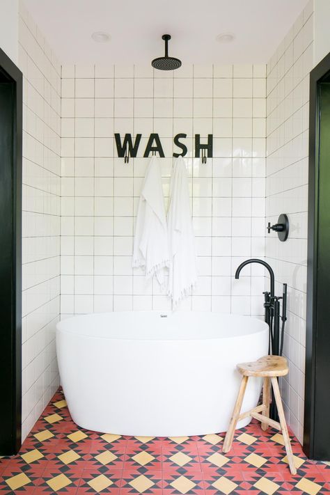 It is possible to fit a small bathtub into your cozy bathroom, and there are more options than you might think. Small Soaking Tub, Soaking Tubs, Small Bathtub, Cozy Bathroom, Small Tub, Red Floor, Bathroom Design Trends, Bad Inspiration, Bathroom Tile Designs