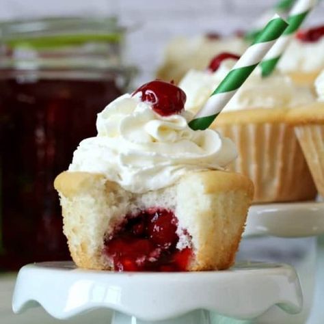 Cherry Pie Cupcakes Cherry Pie Cupcakes, Pie Cupcakes, Spend With Pennies, Cherry Desserts, Cherry Recipes, Desserts Menu, Cherry Pie Filling, Monkey Bread, Yummy Cupcakes