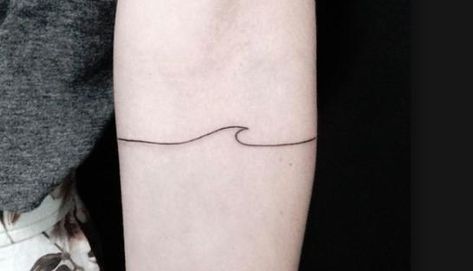 Cuál es el significado del tatuaje de una ola - los 6 más recurrentes Small Inspirational Tattoos, Small Colorful Tattoos, Science Tattoos, Hp Tattoo, Small Quote Tattoos, Elephant Tattoo Design, Wave Tattoo, Triangle Tattoos, Getting A Tattoo