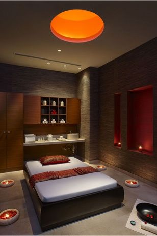 Massage Room Thai Massage Room, Spa Room Ideas, Massage Room Design, Spa Massage Room, Massage Room Decor, Massage Therapy Rooms, Reiki Room, Dreams Spa, Spa Room Decor