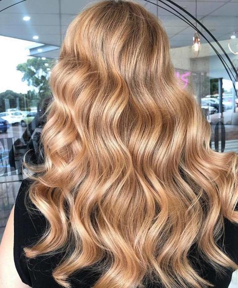 The Peachy Blonde Is The Perfect Light Hair Color For Fall Peachy Blonde Hair, Peachy Blonde, Hair Color For Fall, Blonde Inspiration, Warm Blonde Hair, Hair Winter, Tape Ins, Balayage Blond, Strawberry Blonde Hair Color