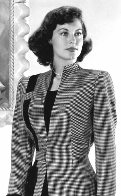 Old Hollywood Actresses, Ava Gardner, Classic Actresses, Hollywood Icons, Vintage Suits, Actrices Hollywood, 40s Fashion, Vintage Couture, 1940s Fashion