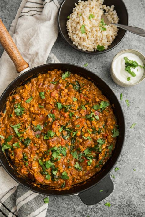 Vegan Red Lentil Masala with Spinach | Naturally Ella Masala Sauce, Lentil Dishes, Diner Recept, Lentil Recipes, Tikka Masala, Red Lentil, Vegan Dinners, Tahini, A Bowl