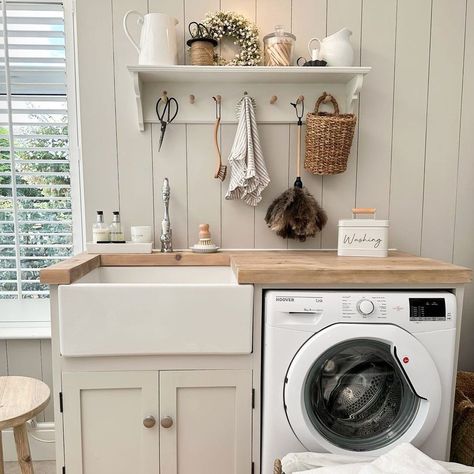 Shiplap Laundry Room, Farmhouse Laundry Room Ideas, Feminine Bathroom, Small Laundry Room Ideas, Dutch Colonial Homes, Laundry Nook, Hanging Drying Rack, Small Laundry Room Makeover, Small Laundry Room Organization