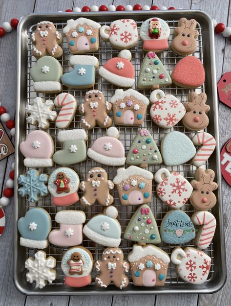 Christmas Advent Calendar Cookies, Advent Calendar Cookies Decorated, Mini Decorated Christmas Cookies, Mini Christmas Sugar Cookies Decorated, Advent Cookies Decorated, Mini Sugar Cookies Decorated, Mini Christmas Sugar Cookies, Christmas Mini Cookies Decorated, Mini Decorated Cookies