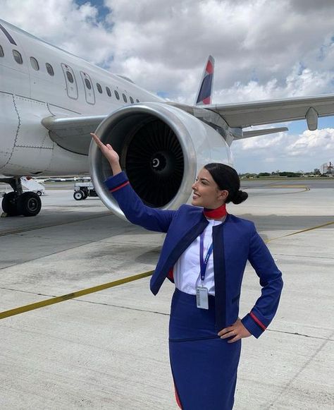 Airplane Hacks, Flight Hacks, Become A Pilot, Airport Flight, Boring Job, Becoming A Pilot, Flight Attendant Fashion, Flight Attendant Life, Feminine Skirt