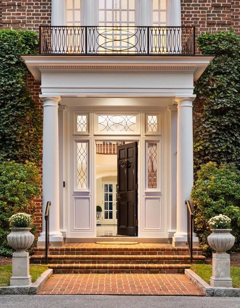 English Country Hotel, Georgian Front Porch, Atlanta Homes Exterior, 1920 House Exterior, Georgian Porch, Manor House Exterior, Neoclassical Architecture House, Front Portico Ideas, Georgian Colonial House