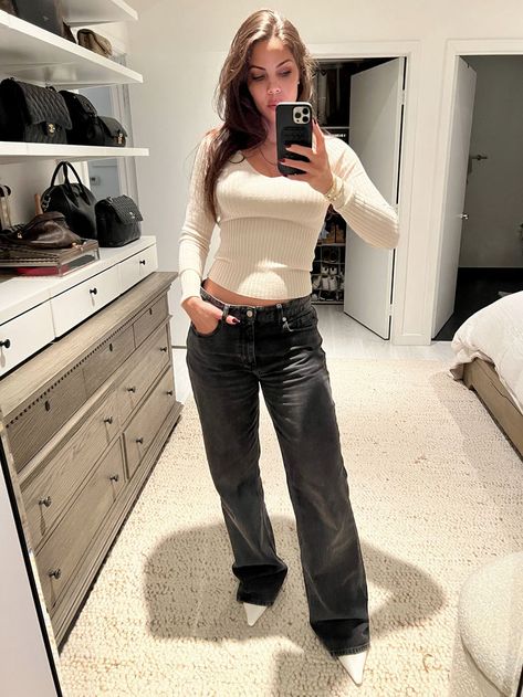 Jeans, jeans outfit, jeans outfit winter, jeans outfit heels, black jeans, black jeans outfit, denim, denim outfit, denim fashion, winter fashion Everyday Jeans Outfit, Winter Jeans Outfit, Everyday Jeans, Outfit Denim, Jeans Outfit Winter, Black Jeans Outfit, Coachella Fashion, Winter Jeans, Elevated Basics