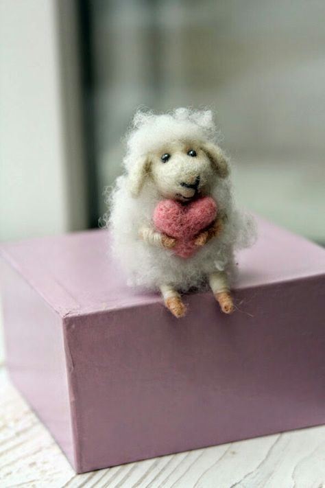 Mini Garden Decor, Felt Sheep, Felted Sheep, Felted Bunny, Miniature Sculpture, Needle Felting Diy, Needle Felted Christmas, Felt Creations, Wool Animals