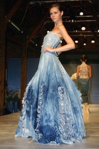 Dip Dye Wedding Gown | OMG... I LOVE, LOVE, LOVE this dress Blue wedding ... | Wedding Dress Denim Wedding Dresses, Vestiti In Jeans, Jeans Wedding, Denim Wedding, Denim Ideas, Moda Jeans, Blue Wedding Dresses, Upcycle Jeans, Online Wedding Dress