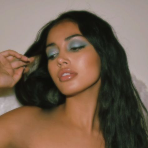 Venus In Pisces, Disney Princess Modern, Beauty Habits, Smoky Eyes, Cindy Kimberly, Blue Eyeshadow, Princess Jasmine, Princess Aesthetic, Drop Dead