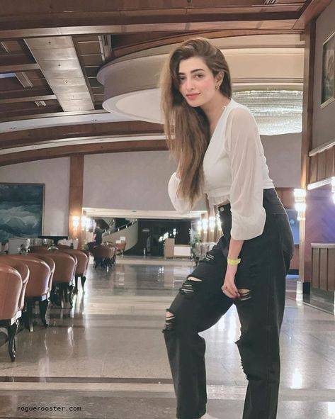 Nawal Saeed, Game Portal, Pakistan Dress, Html 5, Best Dramas, Instagram Family, Portal, Normcore, Top Outfits