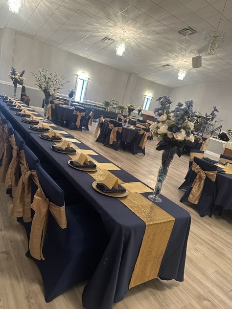 Navy Gold Quinceanera, Navy And Gold Table Decorations, Navy Blue Table Cloth With Gold Runner, Royal Blue And Gold 15 Decorations, Navy Blue And Gold Party Theme, Navy Blue And Gold Centerpiece Ideas, Navy And Gold Decor Party, Navy Gold Table Setting, Dark Blue Theme Party