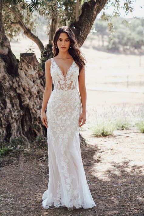 Dr Wedding, Romance Wedding Dress, Allure Romance, Girls Bridesmaid Dresses, Wedding Renewal, Friends Wedding, Wedding 2025, V Neck Wedding Dress, Designer Bridal Gowns