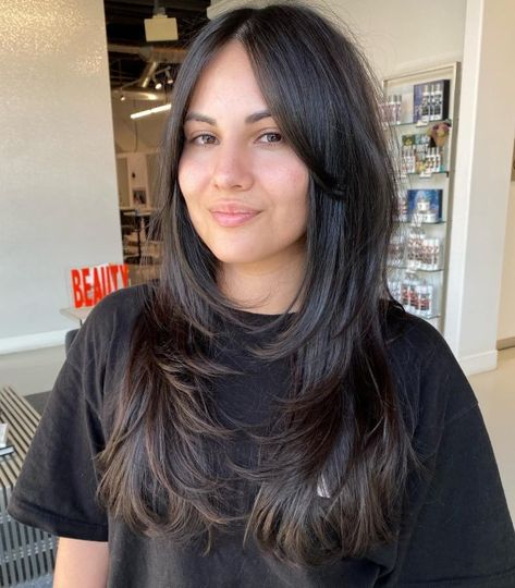 Curtain Bangs and Face-Framing Layers Face Framing Hair, Long Shiny Hair, Framing Layers, Face Framing Bangs, Layered Haircuts For Medium Hair, Hairstyles For Layered Hair, Long Layered Haircuts, Long Hair With Bangs, Haircuts For Medium Hair