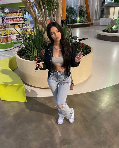 ig - damnnickii Winter Bday Party Outfit, Brown Long Sleeve Shirt Outfit, Latina Outfits School Winter, Outfits For Latinas, Lunch Outfits Summer, Pretty Outfits Spring, Latina Fashion Outfits School, Basic Latina Outfits, Latina Winter Outfits