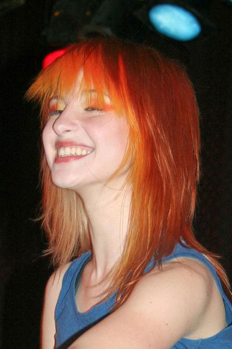 #paramore #hayleywilliams #riot #emogirl #singer #vocalist #2000s #tayloryork #zacfarro #afterlaughter #emo #emobands #bands #petalsforarmor #redhead #ginger Hayley Williams Red Hair, 2000s Hair, Haley Williams, Hayley Paramore, Miley Cyrus Style, Paramore Hayley Williams, Bright Red Hair, Hayley Williams, Dye My Hair