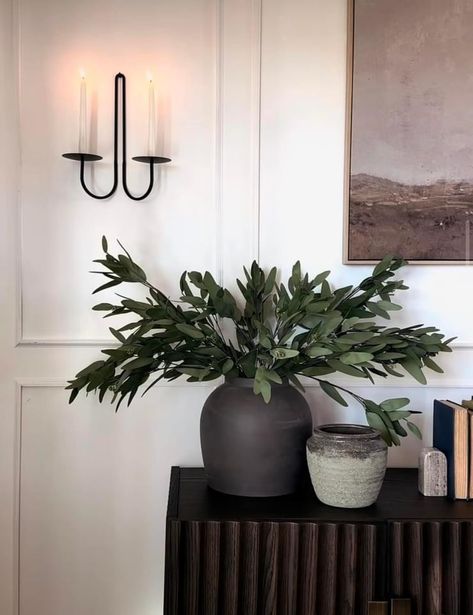 Black Home Accents, Townhome Decorating, Buffet Table Decor, Moody Decor, Living Room Decor Inspiration, Black Home, Mediterranean Home, Living Room Spaces, Appaloosa