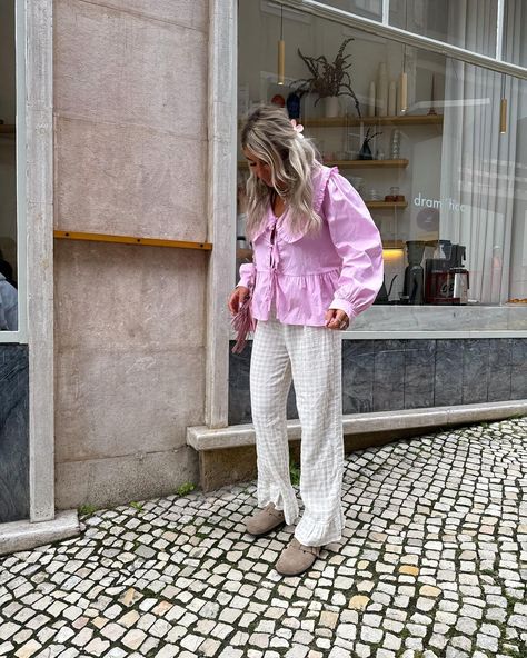 🧚🏼‍♀️💕🌸🍒💚🍋 Lisbonne : spring outfits recap comment your favorite combo ? #spring #springtime #springsummer #ootd #outfit #inspo #travel #colorful #lisboa #lifestyle Moda Chic, Interview Outfit, Pinterest Closet, Rainy Day Outfit, Spring Looks, Adidas Gazelle, Ootd Outfit, Fashion Mode, Wedding Guest Outfit