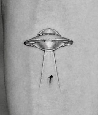 Spaceship Tattoo Design, Spaceship Tattoos, Alien Spaceship Drawing, Alien Ship Tattoo, Alien Spaceship Tattoo, Alien Abduction Tattoo, Ufo Tattoo Design, Ufo Drawing, Spaceship Drawing