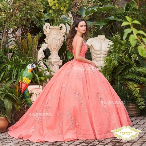 Los colores ideales para una Quinceañera de verano Dresses Sweet 16, Dresses 15, Quinceañera Dresses, Sweet Sixteen Dresses, Modern Dresses, Quinceanera Dresses Blue, Pretty Quinceanera Dresses, Real Princess, Mexican Designs