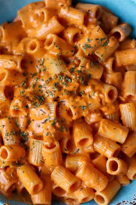 Gf Pasta Dishes, Spicy Arrabiata Pasta, Spicy Italian Recipes, Spicy Pasta Dishes, Spicy Rigatoni Pasta Recipe, Mezzi Rigatoni Recipes, Pasta Recipes Mozzarella, Bucatini Pasta Recipes, School Lunch Pasta