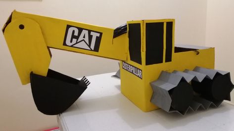 Excavator Costume Diy, Excavator Valentines Boxes, Diy Red Carpet Rope, Excavator Costume, Kindy 500, Cars Costume, Costume Halloween Diy, Homemade Valentine Boxes, Boys Halloween Costumes Diy