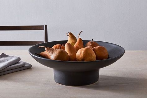 Fruit Bowl Decor, Modern Fruit Bowl, Fruit Bowl Display, Large Fruit Bowl, Storing Fruit, Ceramic Fruit Bowl, Kinds Of Fruits, Fruit Storage, Fruit Bowls