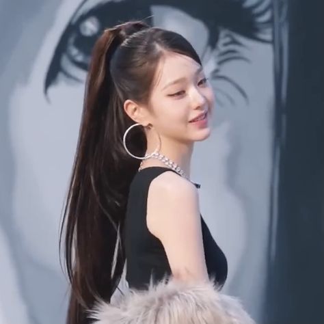 Wonyoung Bow Hairstyle, Kpop Idols Ponytail, Wonyoung Chopard, Kpop Updo Hairstyles, Wonyoung Ponytail, Korean High Ponytail, Wonyoung Lips, Wonyoung Hairstyle, Wonyoung Kitsch