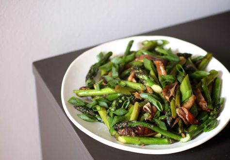 Stir Fry Asparagus with Shiitake Mushrooms Cantonese Recipes, Fried Asparagus, Recipes Chili, Asparagus Stir Fry, Yummy Vegetable Recipes, Recipes Rice, Recipes Shrimp, Recipes Vegetables, Recipes Fish