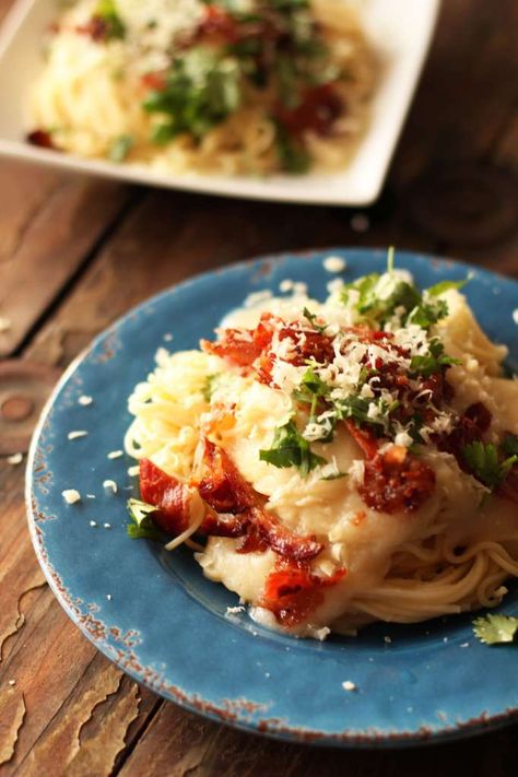 Spaghetti Carbonara Healthified! #ILikeVeggies #CleverGirls Spaghetti Carbonara, Main Courses, Fresh Ingredients, The Seaside, Italian Food, Dessert For Dinner, By The Sea, Yummy Recipes, Recipe Using