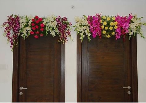 Main Door Design Entrance Flower Decoration, Door Flower Decoration Wedding, Main Door Decoration For Wedding, Main Door Flower Decoration, Main Door Decoration, Door Flower Decoration, Wedding Night Room Decorations, Decoration Stage, Event Booth Design