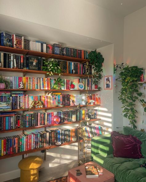 House With Bookshelves, Book Bedroom Ideas Aesthetic, Book In Room Ideas, Book Lover Apartment, House Filled With Books, Book Filled Bedroom, Book Storage Aesthetic, Library In A House, Room Ideas Books