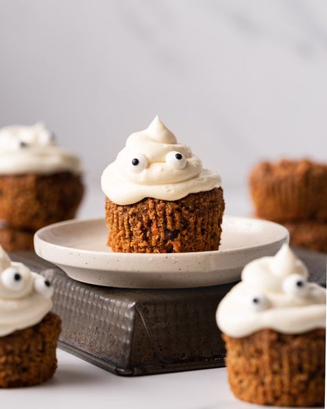 These spooktacular gluten free and vegan friendly carrot cake ghost muffins are perfect for Halloween and terrifyingly tasty. Ghost Muffins, Halloween Carrot Cake, Halloween Feast, Edible Eyes, Cake Halloween, Pony Wallpaper, Muffin Batter, My Little Pony Wallpaper, Porridge Oats