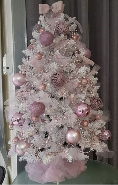 Pink Christmas Bedroom, Pastel Christmas Decor, Rose Gold Christmas Decorations, White Christmas Tree Decorations, Best Christmas Tree, Fake Christmas Trees, Pretty Christmas Decorations, Pink Xmas, Christmas Tree Bows