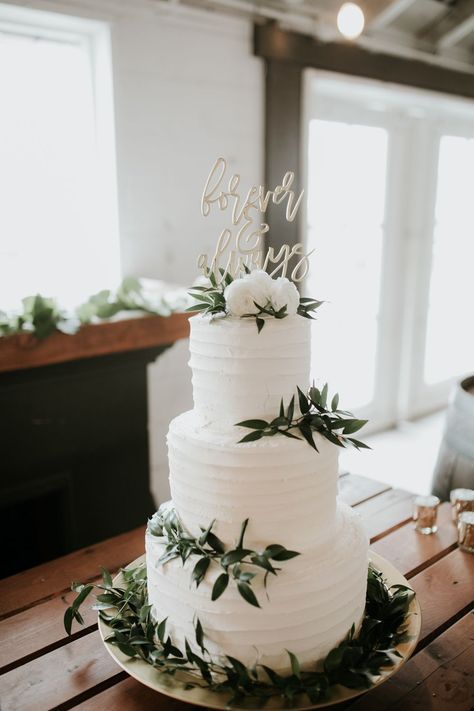 Wedding Cake Eucalyptus, Spring Wedding Cake, Fest Temaer, Simple Wedding Cake, White Wedding Cake, Wedding Topper, Seattle Wedding, Wedding Cake Designs, Simple Weddings