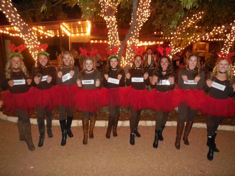 Group Halloween costume: santa's reindeer! Rudolph Parade Float Ideas, Snowmen Costumes, Christmas Parade Costumes, Group Christmas Costumes, Group Outfit Ideas, 5k Costume, Diy Christmas Reindeer, Christmas Parade Floats, Christmas Party Costume